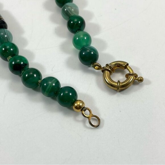 Stunning Unsigned Green Malachite Dyed Agate and Artisan Glass Beaded Necklace - Picture 8 of 10